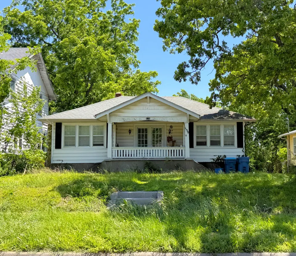 1130 N Clay Ave