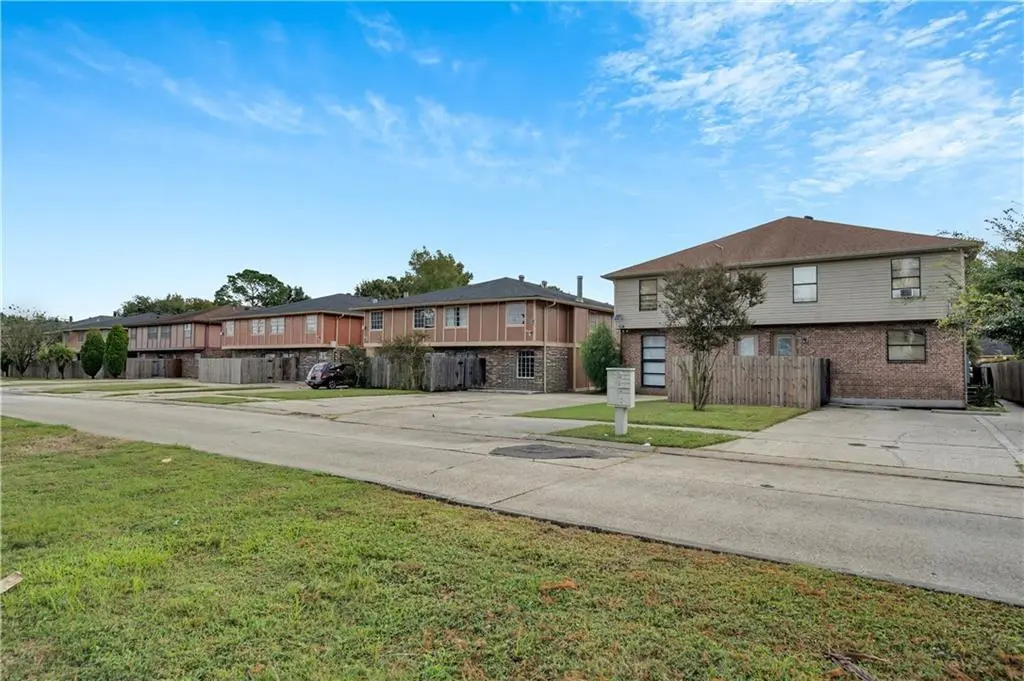 5823 - 5829 Tullis Dr