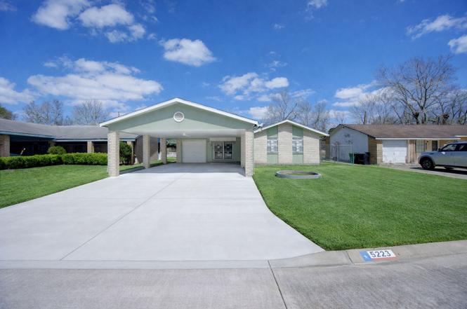 5223 Grace Point Ln
