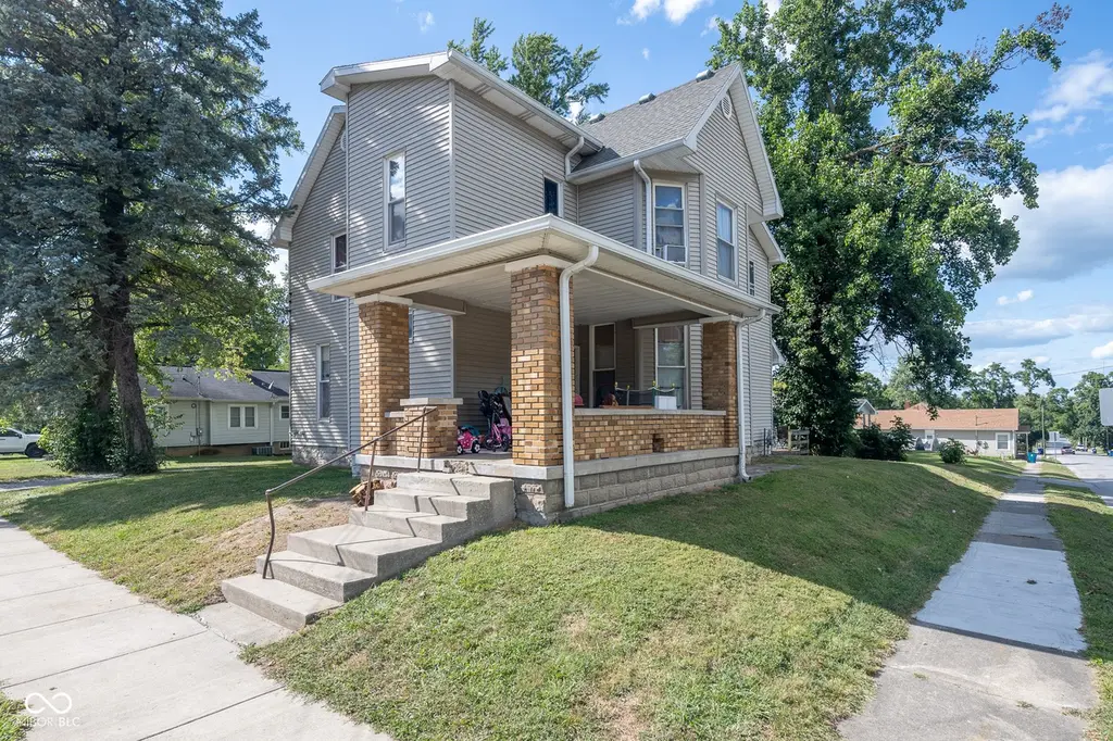 302 N College Ave