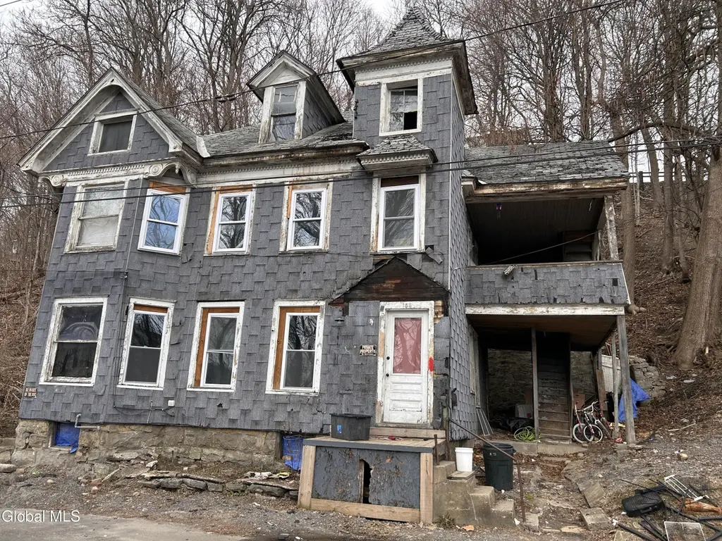 158 Forbes St