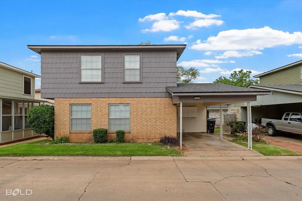121 Carriage Square Dr