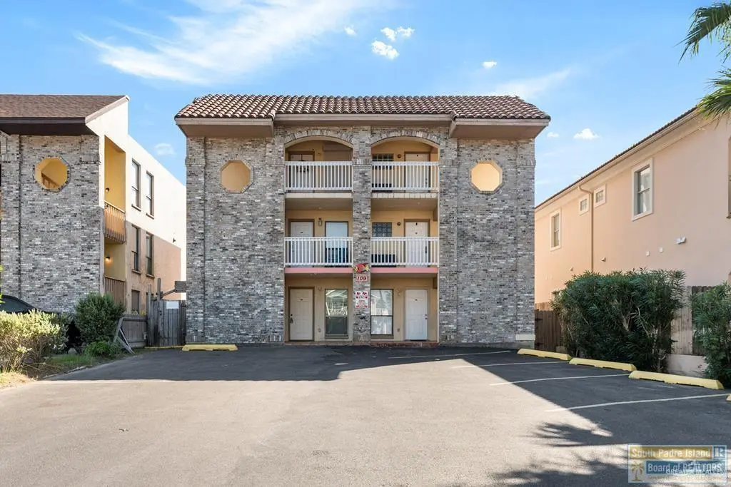 109 E Gardenia St #101