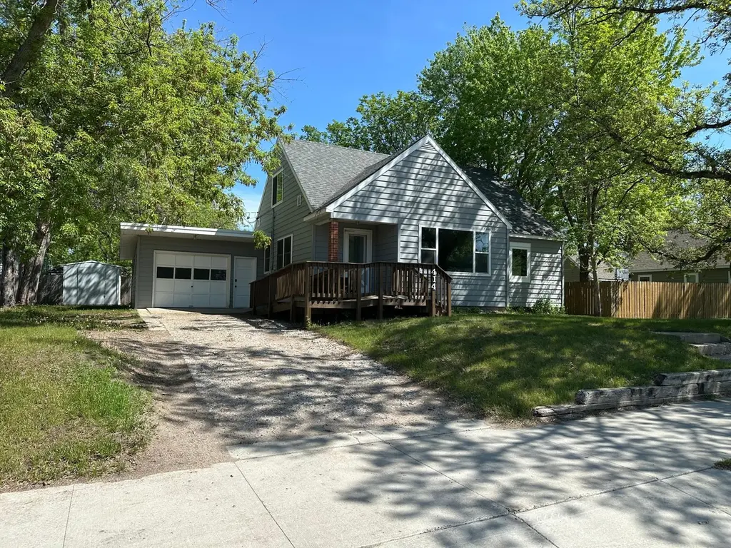 414 Willow St W