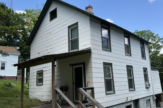 88 Saunders St