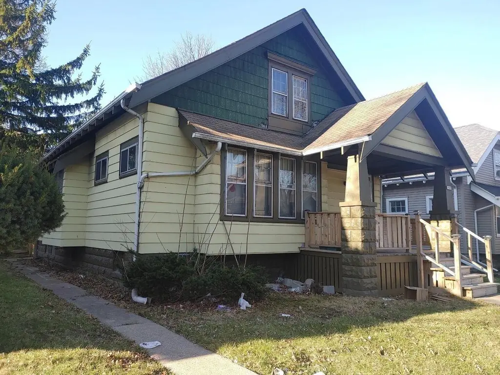 1969 W Melvina St