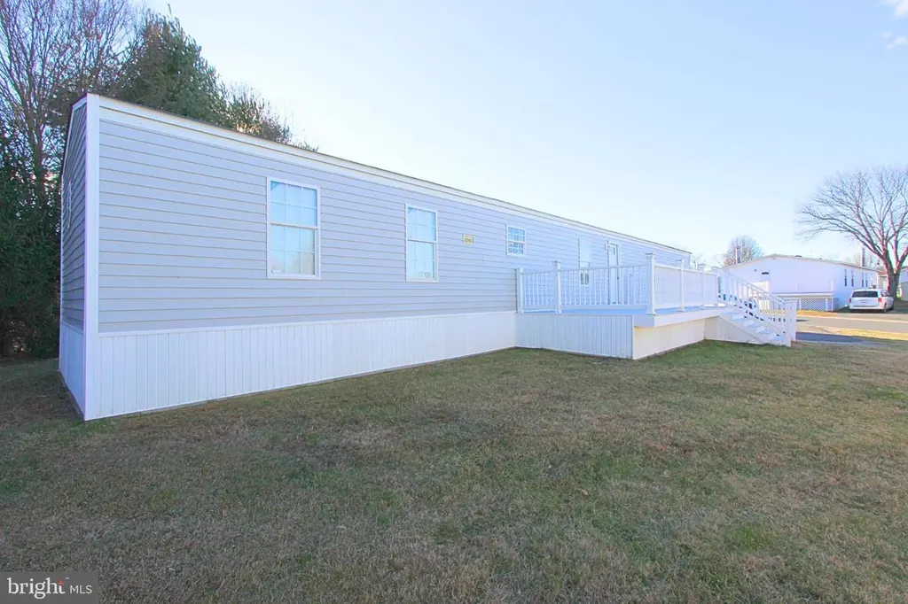 18 Mary Dr