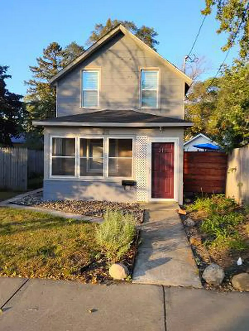 211 12th Ave N