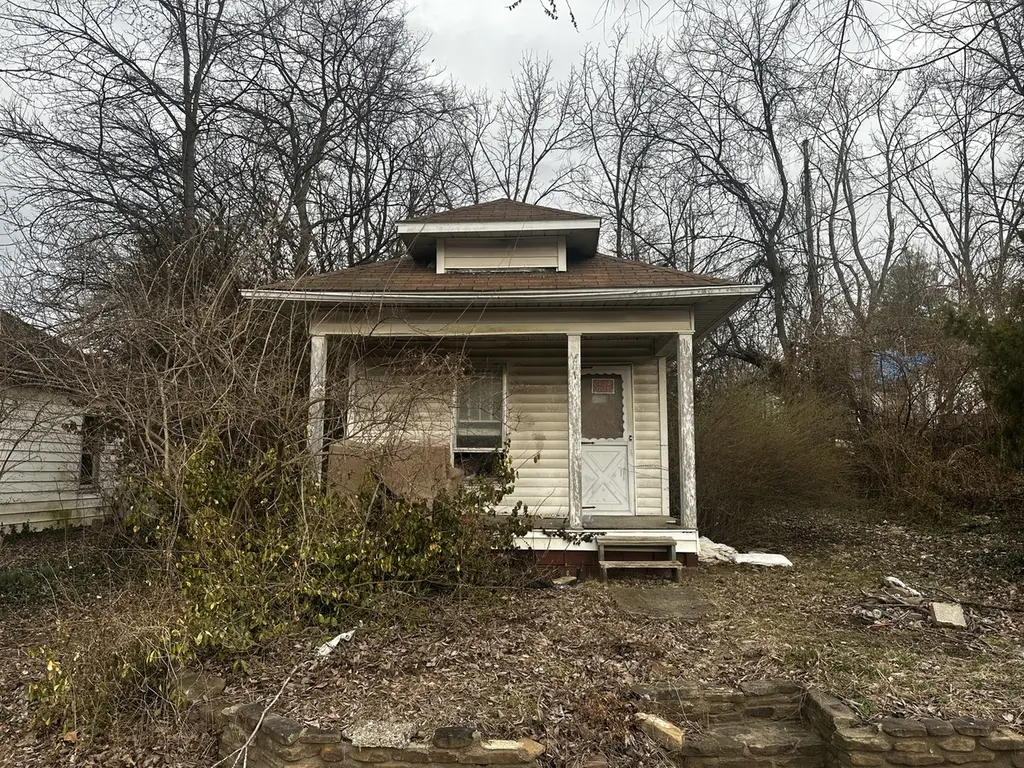 516 W Elm St