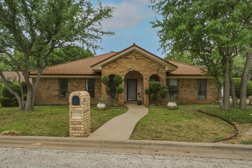 2618 Woodlake Dr