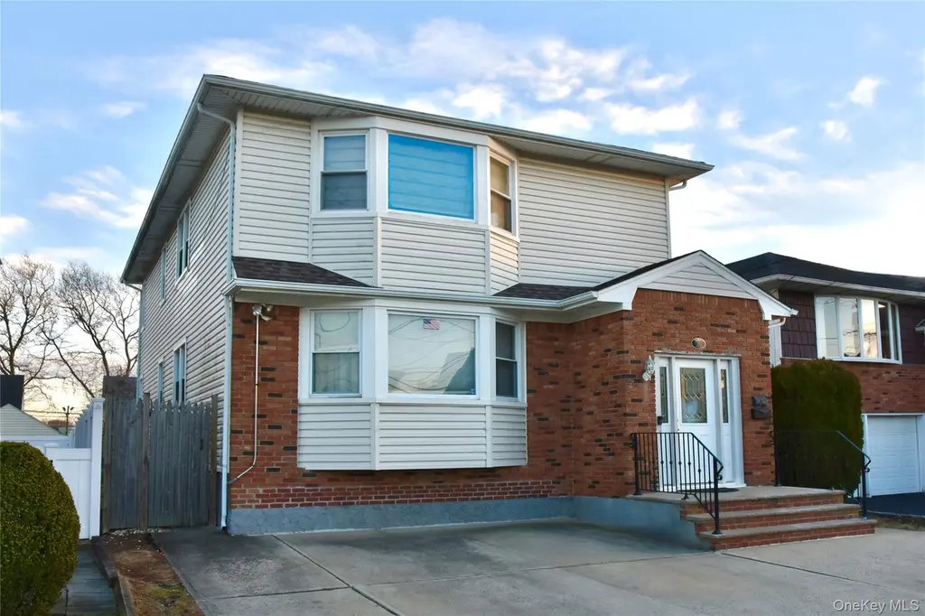 242 Munro Blvd
