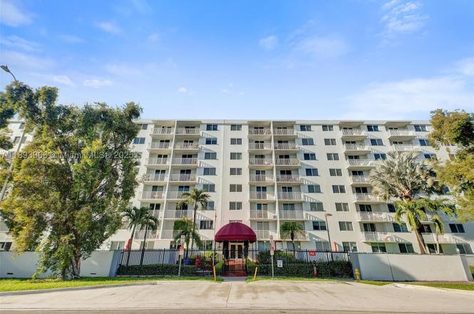 1251 NE 108th St #610