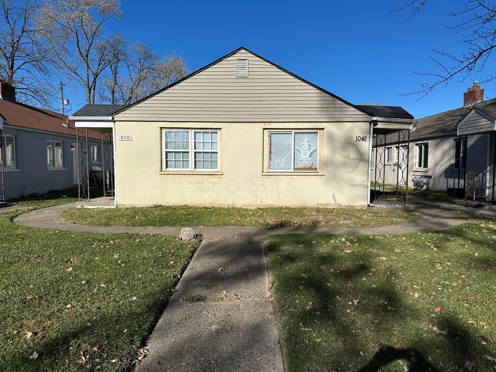 1040-1042 Loretta Ave