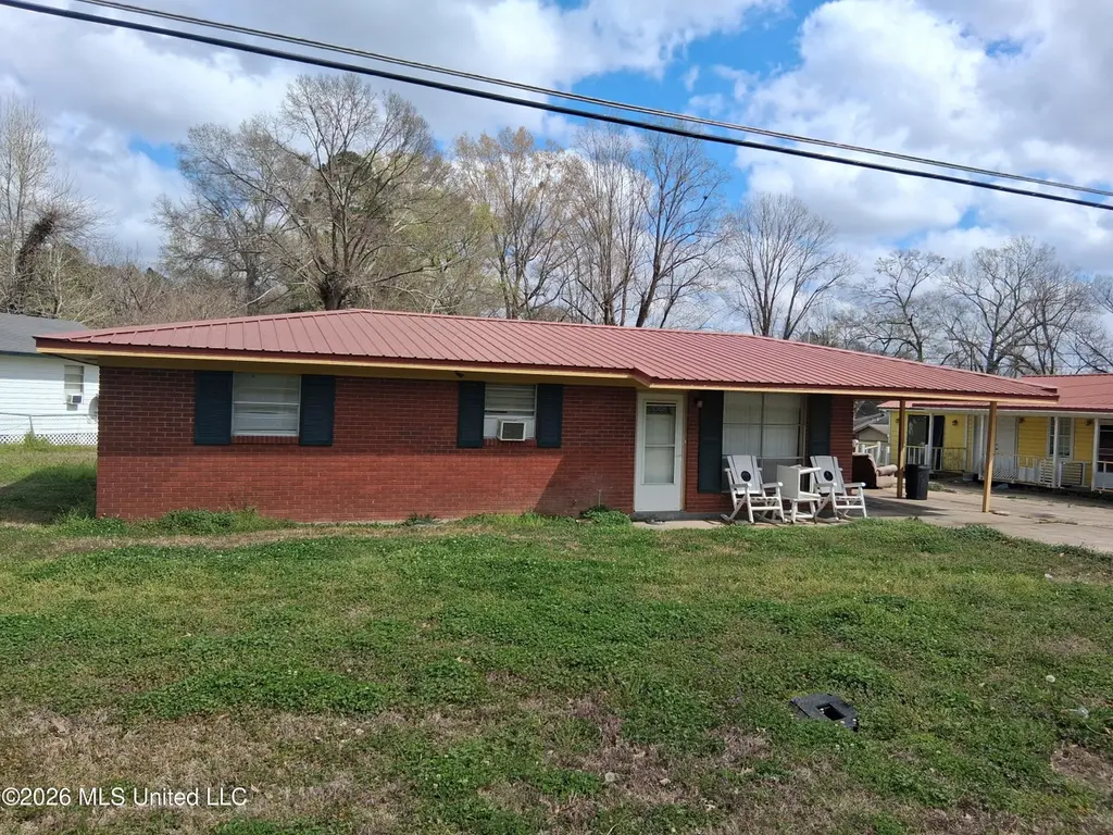11 Pine Hill Dr