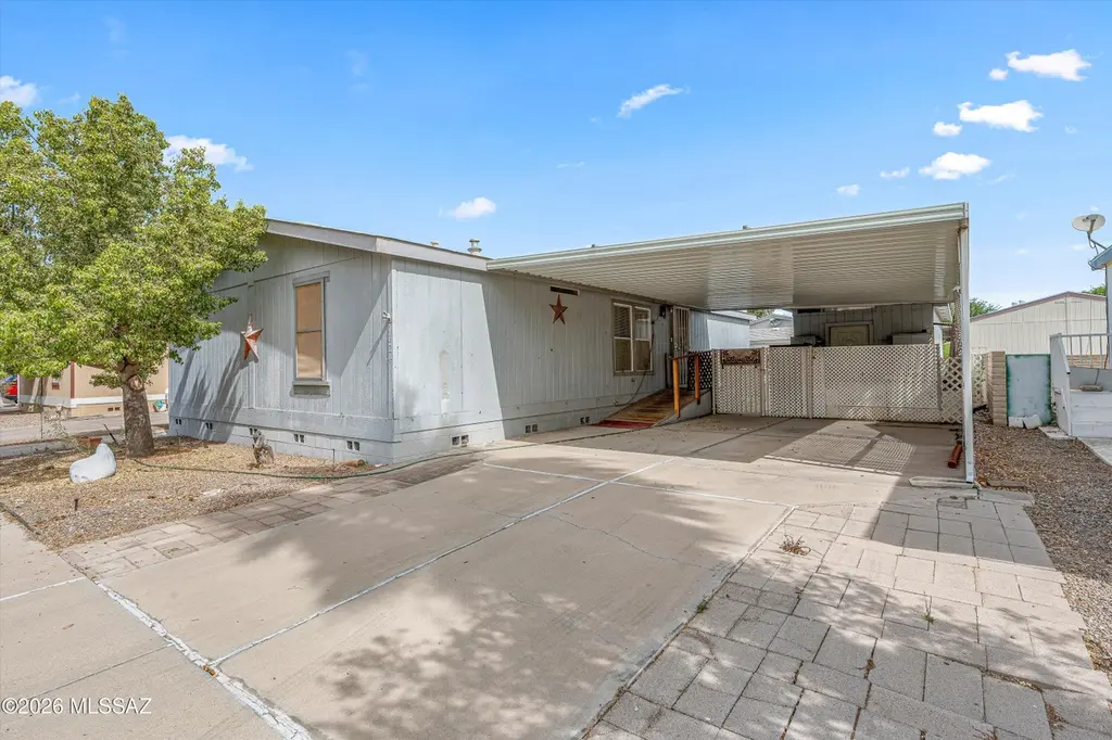 1624 W Coralbrooke Dr