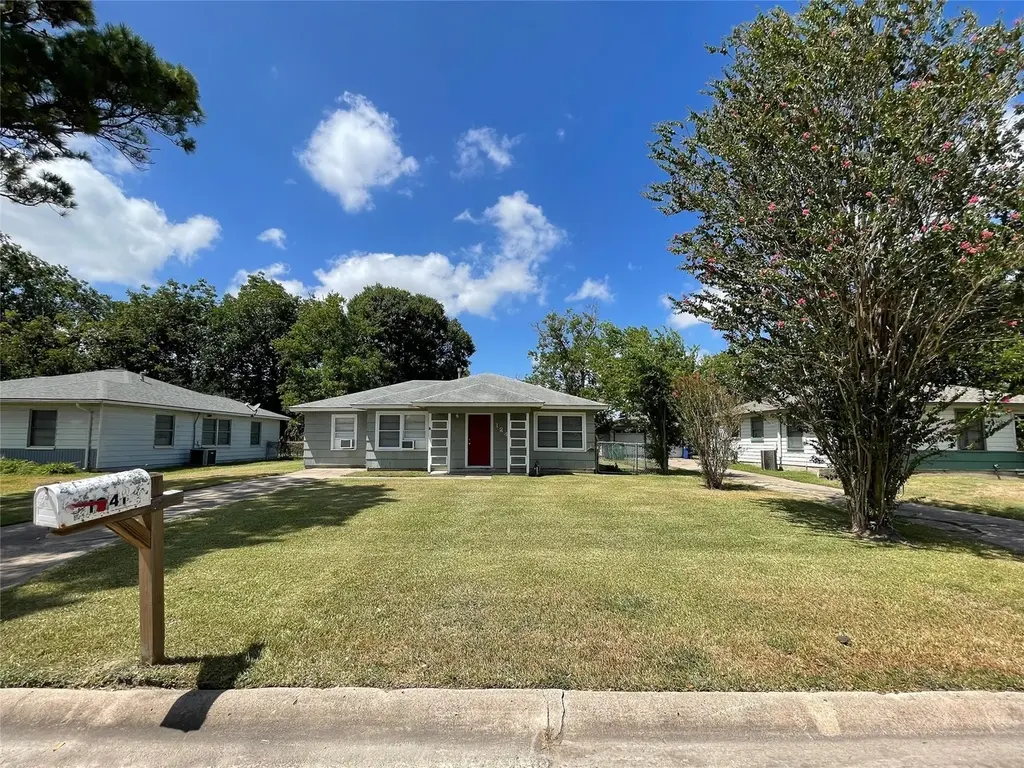 1241 Chevy Chase Dr