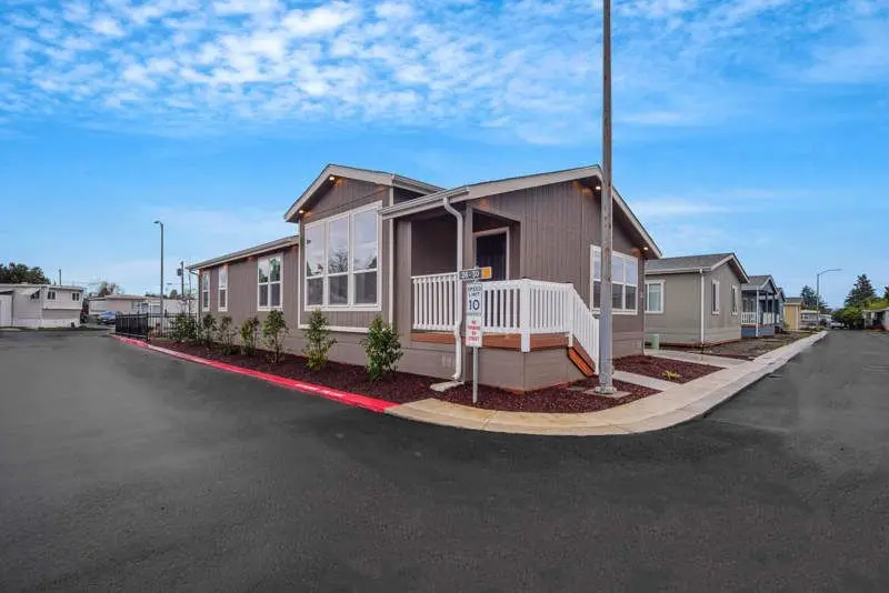 2200 Lancaster Dr SE #26