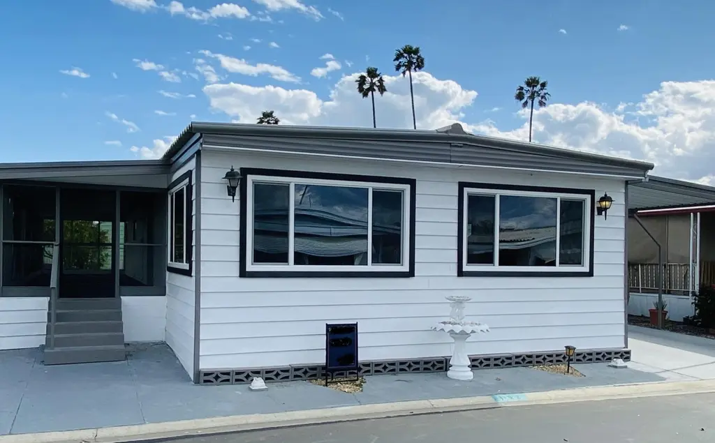 601 N Kirby St #102