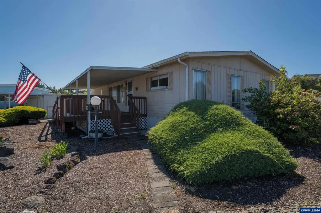 277 NE Conifer Blvd #65