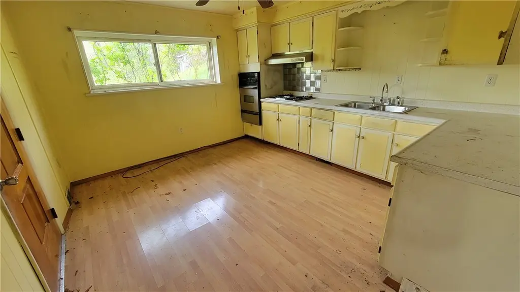 123 Sims Ln