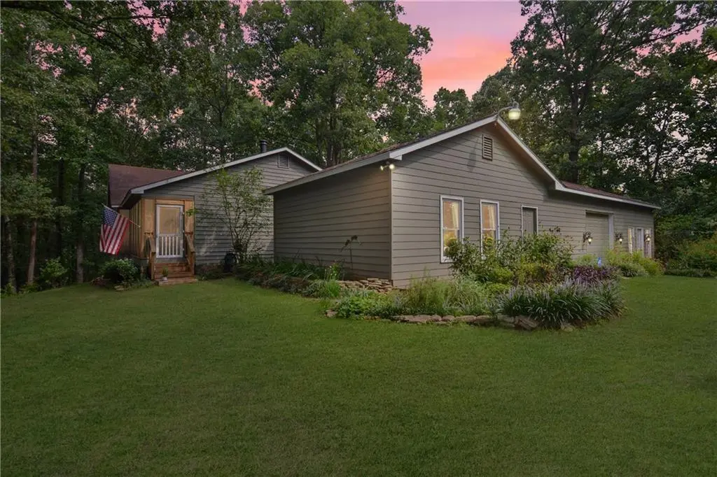 585 Lee Dr