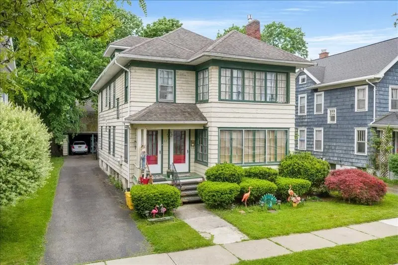 63 Lathrop Ave