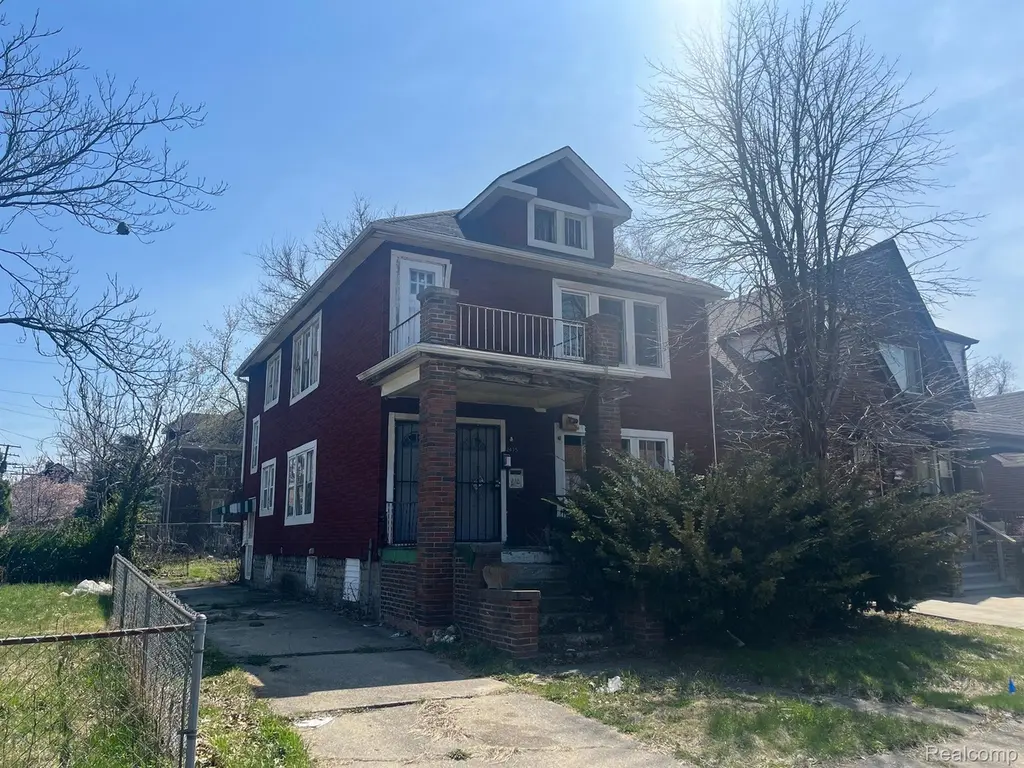 2433 LA Belle St
