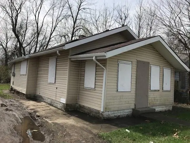 4315 E 30th
