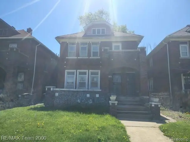 4237 W Grand St