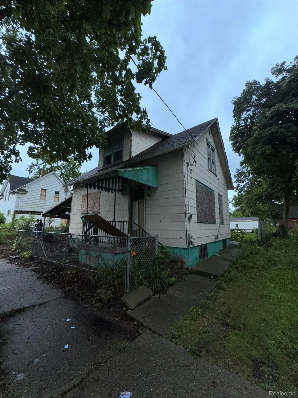 1007 Decker St