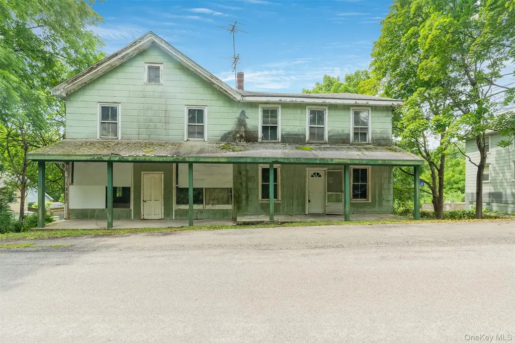 50 Maple St