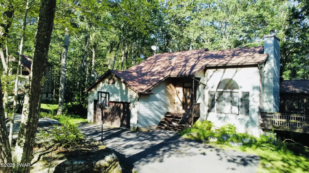 115 Willow Dr