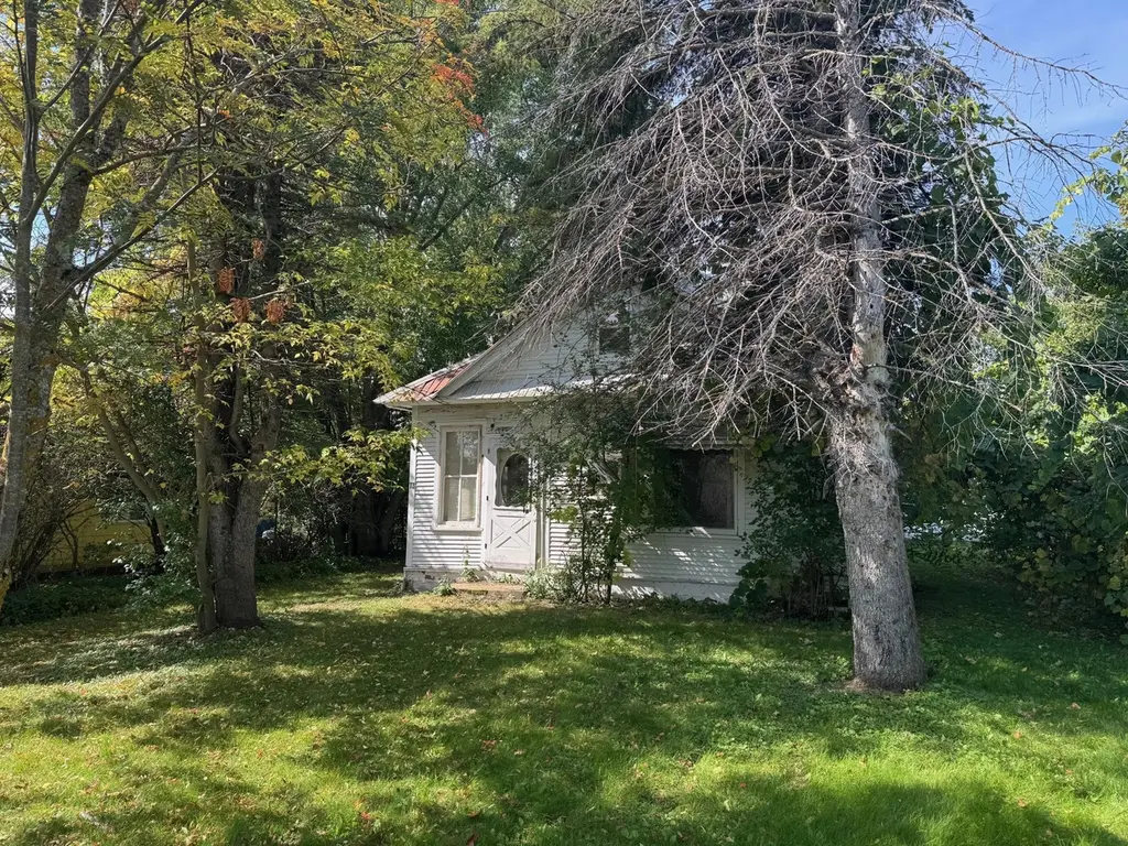 73 2nd St SE