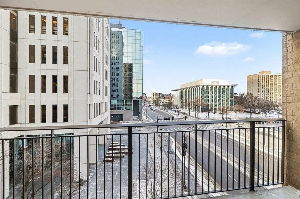 121 Washington Ave S #417