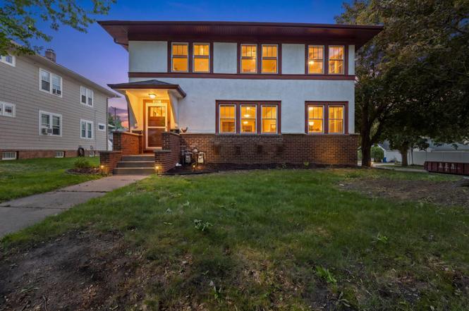 1883 Saint Clair Ave