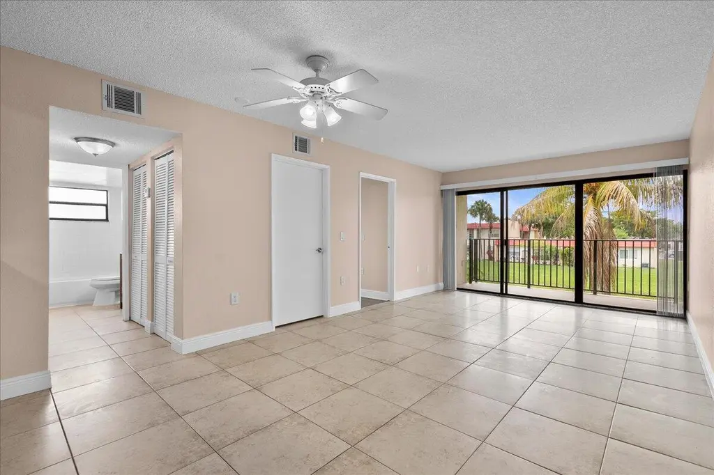 1524 Lake Crystal Dr Unit F