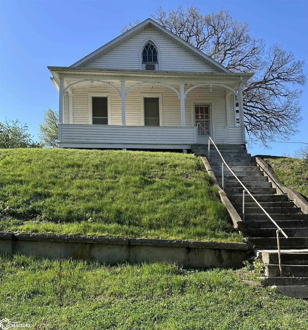121 Clay St