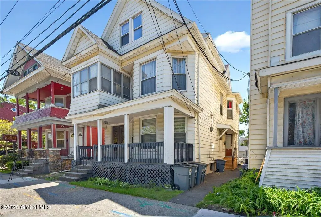 272 Morton Ave