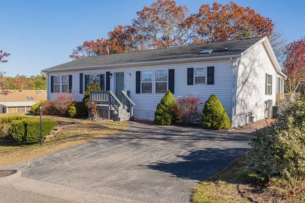 9 Headlands Dr