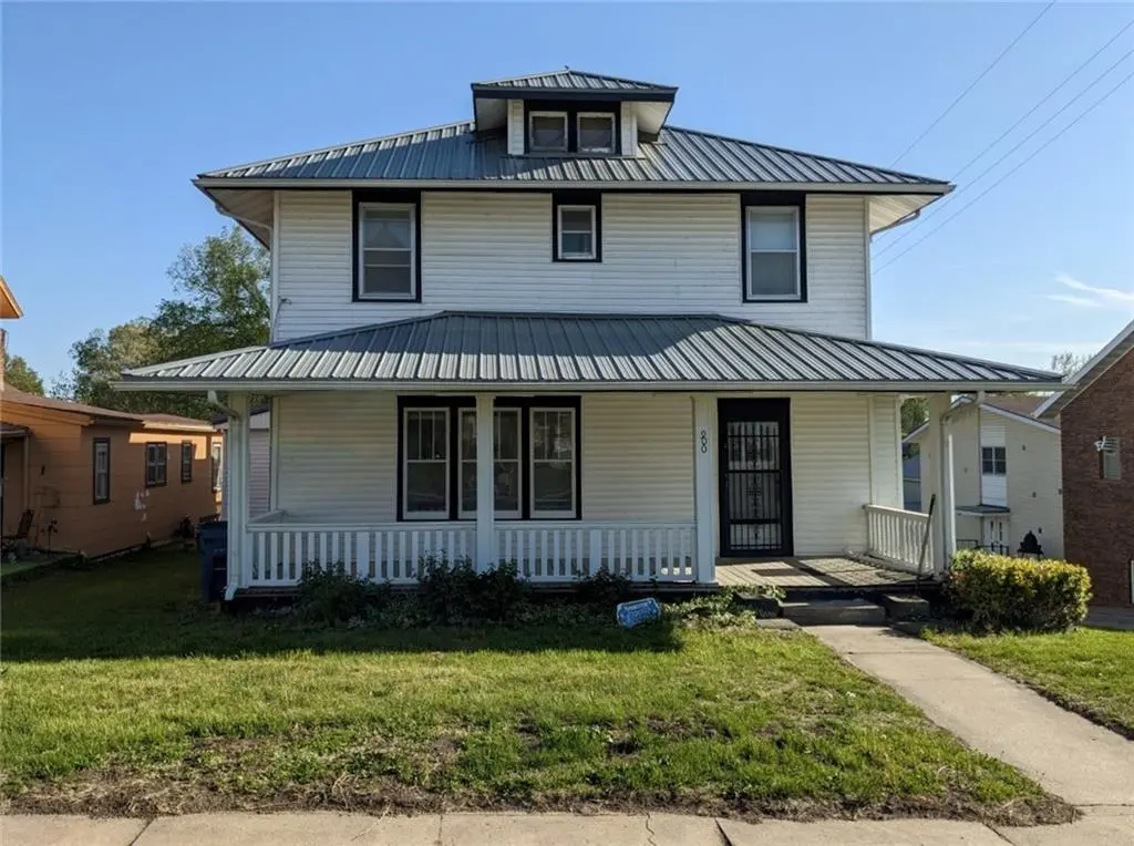 900 E Main St