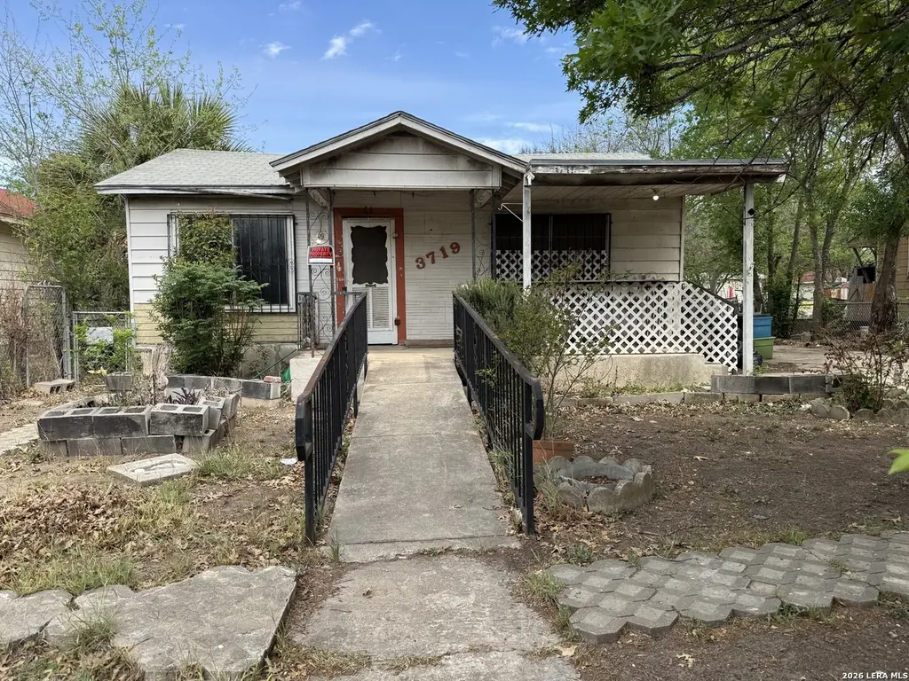 3719 W Houston St