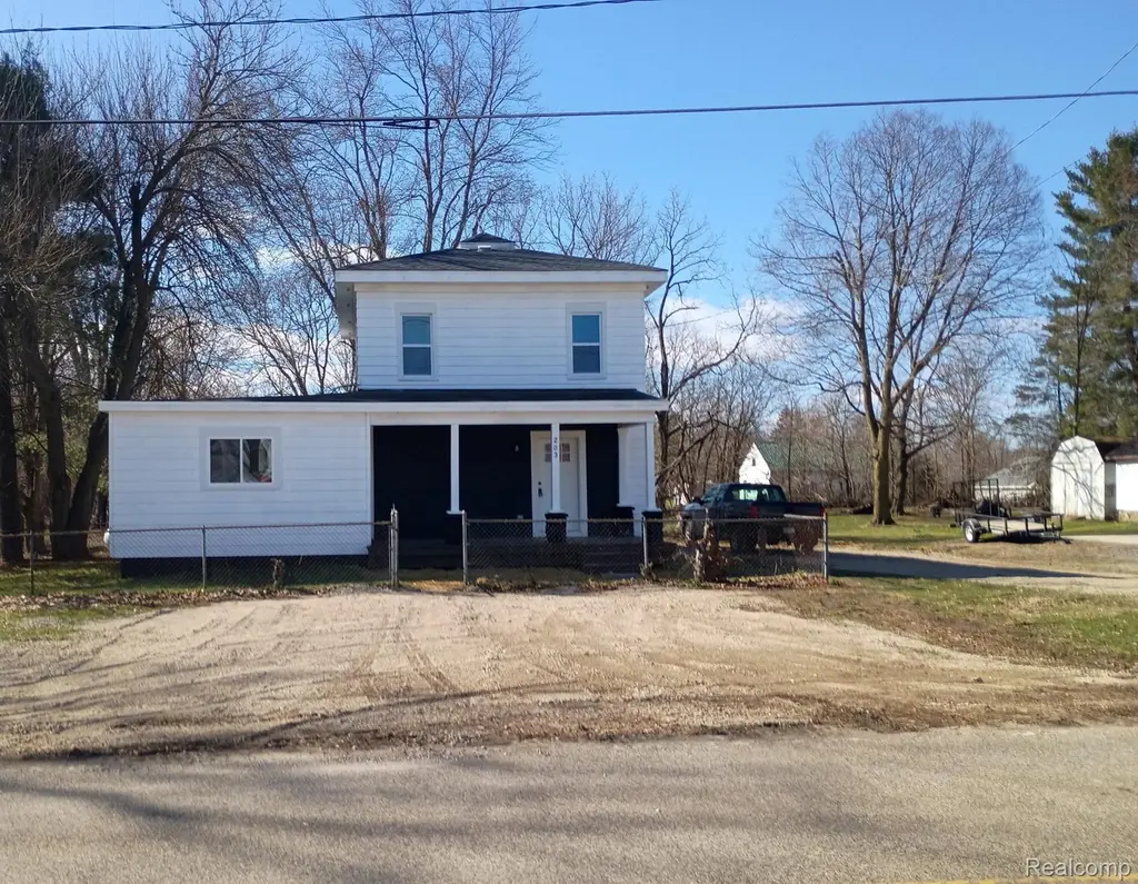 203 E Commercial St
