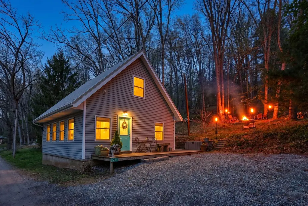2225 Lake Dr