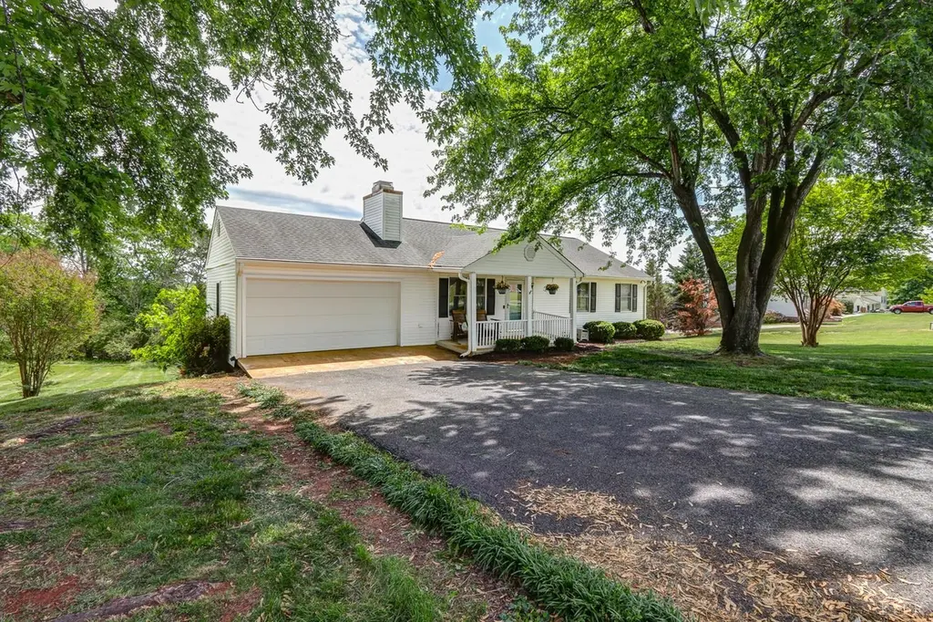 102 Piccadilly Ct