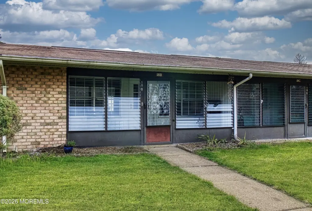 18B Yorkshire Ct Unit b