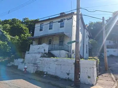439 Alexander St