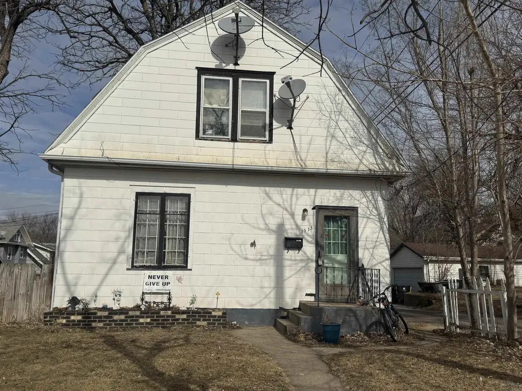 1513 W 18th St