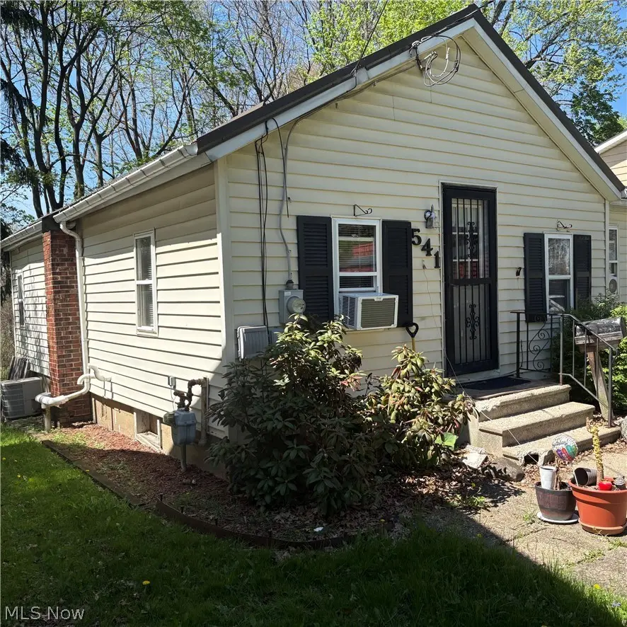 541 Clinton St