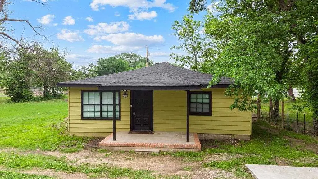 320 N Margarite Ave