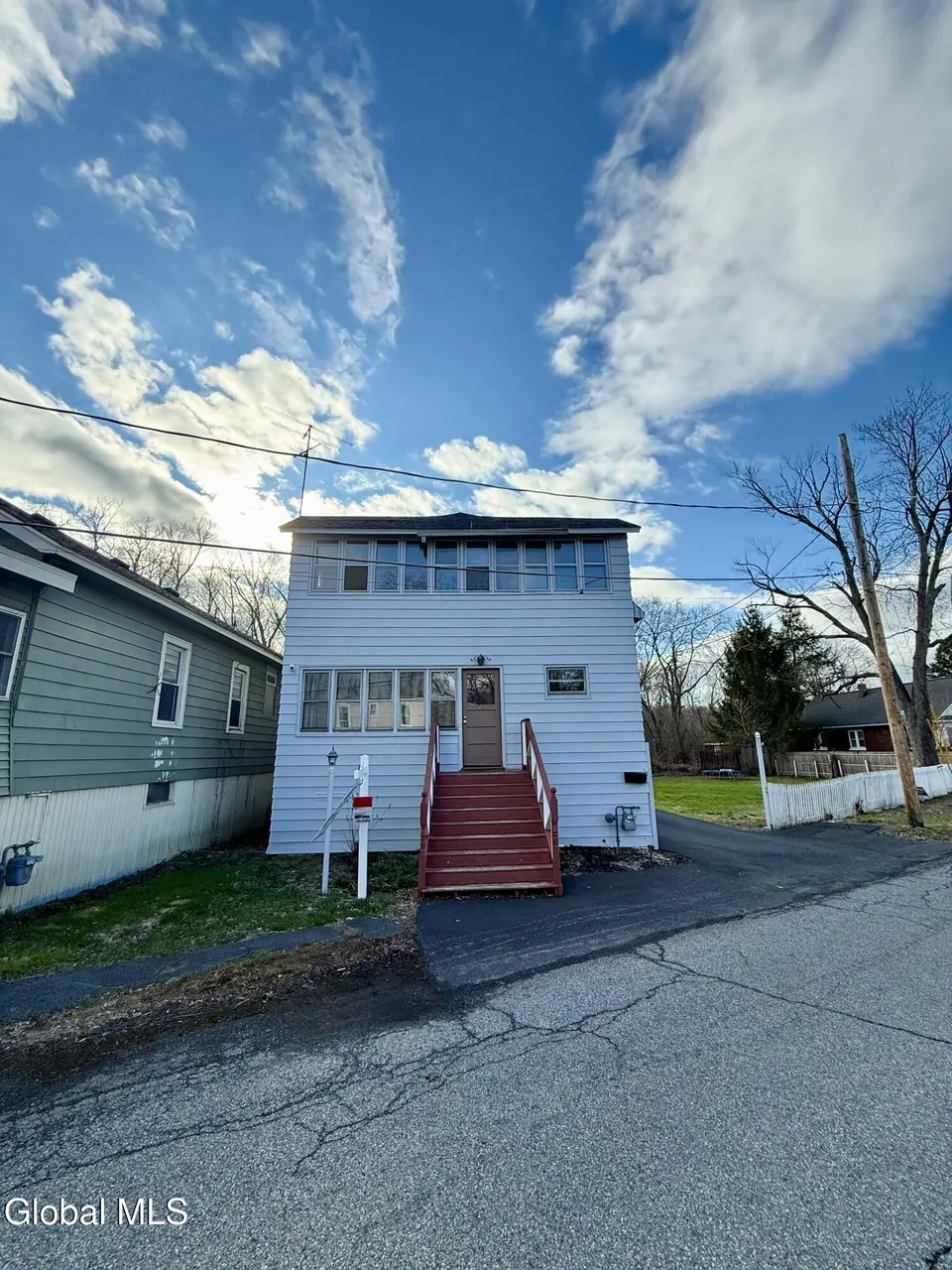 32 Lawrence St